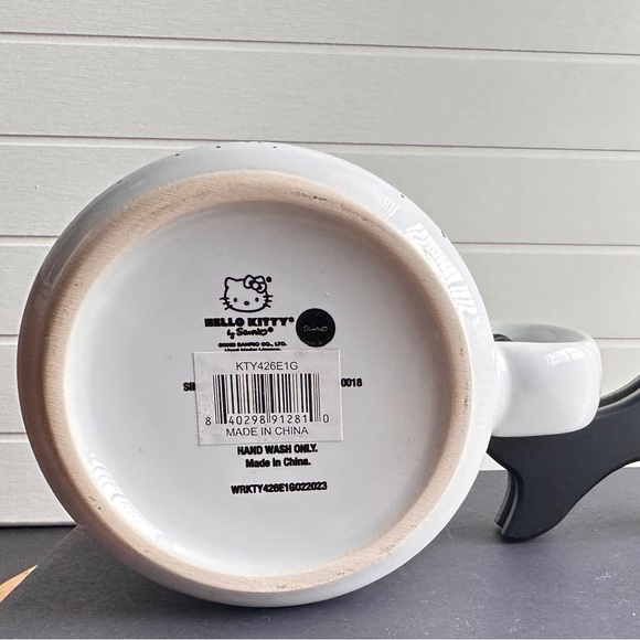 Hello Kitty Ceramic Mug - Picture 5 of 5